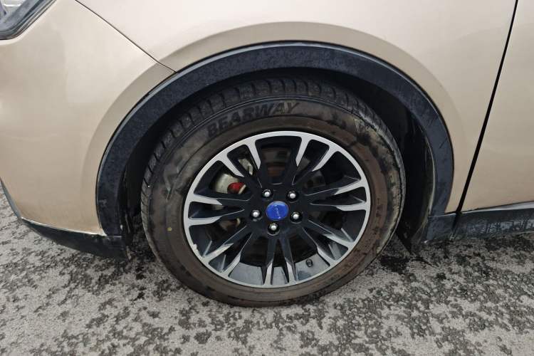 Used TRAUM S70 2018 1.5T Automatic Comfort Model 7 Seats Left Front Wheel Hub
