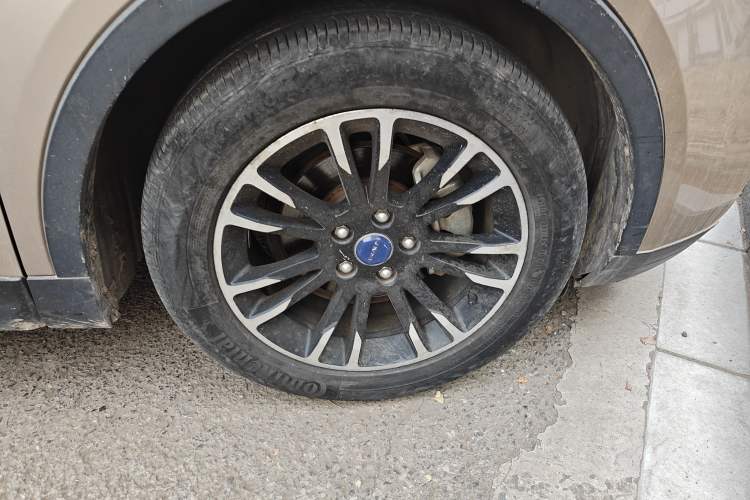 Used TRAUM S70 2018 1.5T Manual Standard Model 7 Seats Right Front Wheel Hub