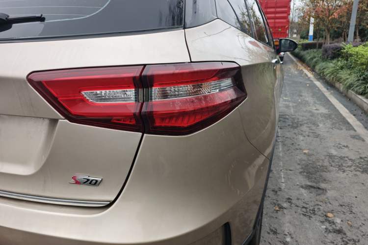 Used TRAUM S70 2018 1.5T Automatic Comfort Model 7 Seats Right Rear Taillight