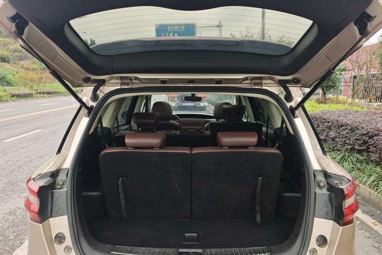 Used TRAUM S70 2018 1.5T Automatic Comfort Model 7 Seats Trunk