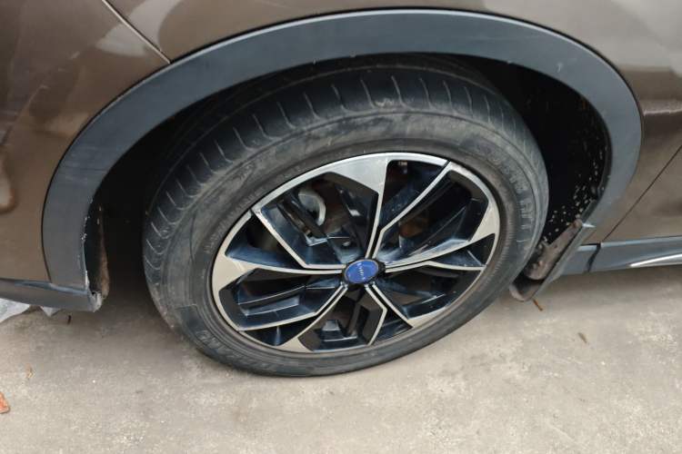 Used TRAUM SEEK 5 2018 1.5T Automatic Lingyao Edition Left Front Wheel Hub