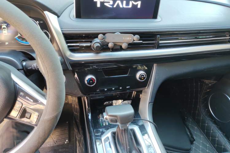 Used TRAUM SEEK 5 2018 1.5T Automatic Navigation Edition Audio And AC Panel
