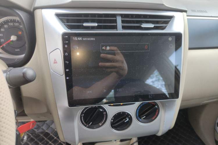 Used Venucia D50 2013 1.6L Automatic Luxury Edition Audio And AC Panel