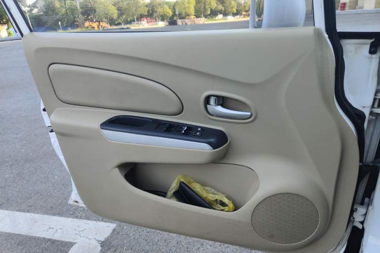 Used Venucia D50 2013 1.6L Automatic Luxury Edition Left Front Door Interior