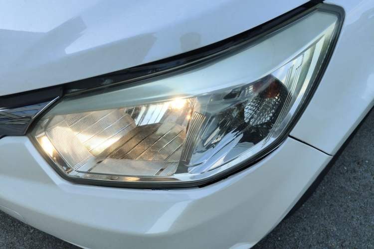 Used Venucia D50 2013 1.6L Automatic Luxury Edition Left Front Headlight