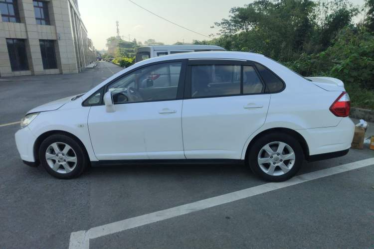Used Venucia D50 2013 1.6L Automatic Luxury Edition Left Side