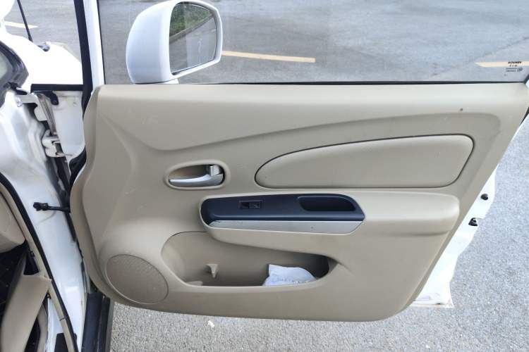 Used Venucia D50 2013 1.6L Automatic Luxury Edition Right Front Door Interior
