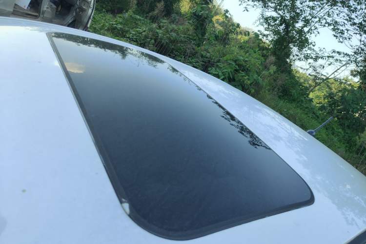 Used Venucia D50 2013 1.6L Automatic Luxury Edition Roof