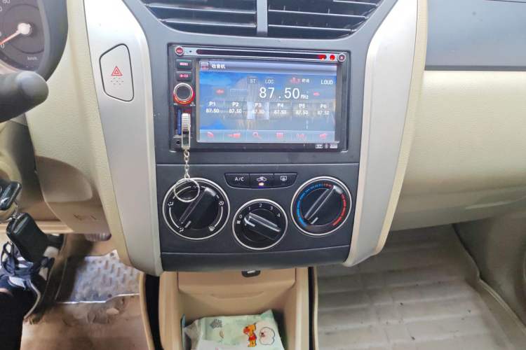 Used Venucia D50 2012 1.6L Manual Comfort Edition Audio And AC Panel