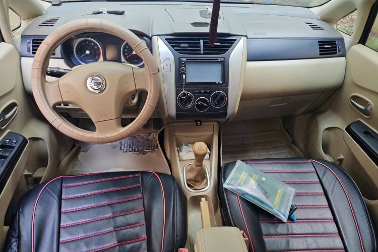 Used Venucia D50 2012 1.6L Manual Comfort Edition Center Console