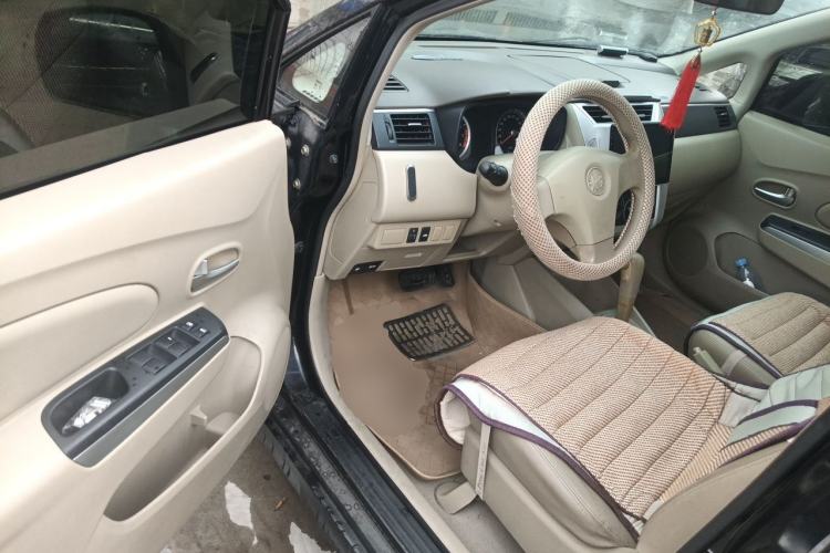 Used Venucia D50 2012 1.6L Automatic Prestige Edition Driver Seat