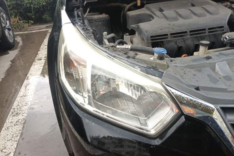 Used Venucia D50 2012 1.6L Automatic Prestige Edition Right Front Headlight