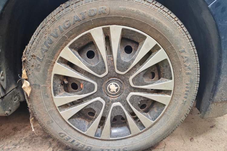 Used Venucia D50 2012 1.6L Manual Comfort Edition Right Front Wheel Hub