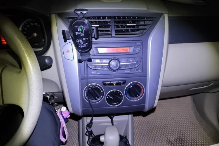 Used Venucia D50 2012 1.6L Automatic Comfort Edition Audio And AC Panel