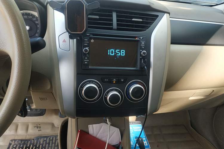 Used Venucia D50 2012 1.6L Automatic Prestige Edition Audio And AC Panel