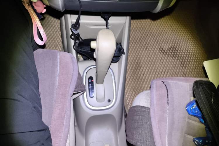 Used Venucia D50 2012 1.6L Automatic Comfort Edition Gear Lever
