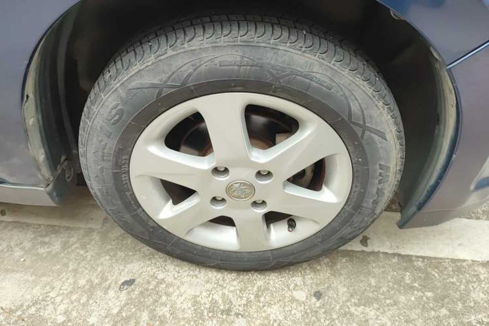 Used Venucia D50 2012 1.6L Manual Luxury Edition Right Front Wheel Hub