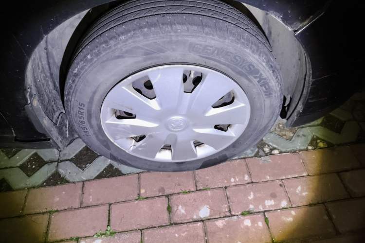 Used Venucia D50 2012 1.6L Automatic Comfort Edition Right Front Wheel Hub