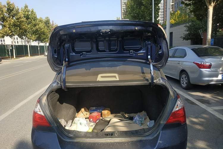 Used Venucia D50 2012 1.6L Automatic Prestige Edition Trunk