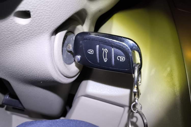 Used Venucia D50 2012 1.6L Automatic Comfort Edition Vehicle Key