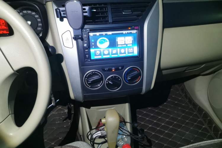 Used Venucia D50 2012 1.6L Automatic Prestige Edition Audio And AC Panel