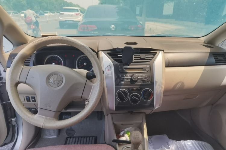Used Venucia D50 2012 1.6L Manual Comfort Edition Center Console