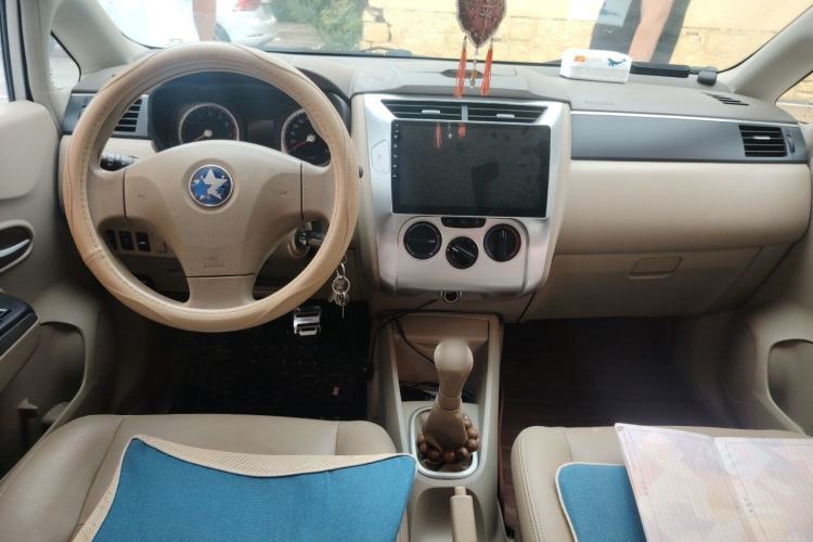 Used Venucia D50 2012 1.6L Manual Luxury Edition Center Console