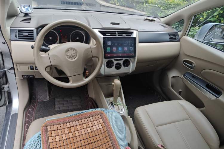 Used Venucia D50 2012 1.6L Automatic Prestige Edition Center Console