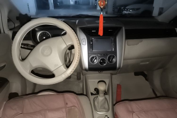 Used Venucia D50 2012 1.6L Manual Luxury Edition Center Console