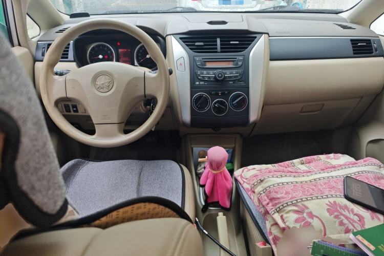 Used Venucia D50 2012 1.6L Manual Luxury Edition Center Console