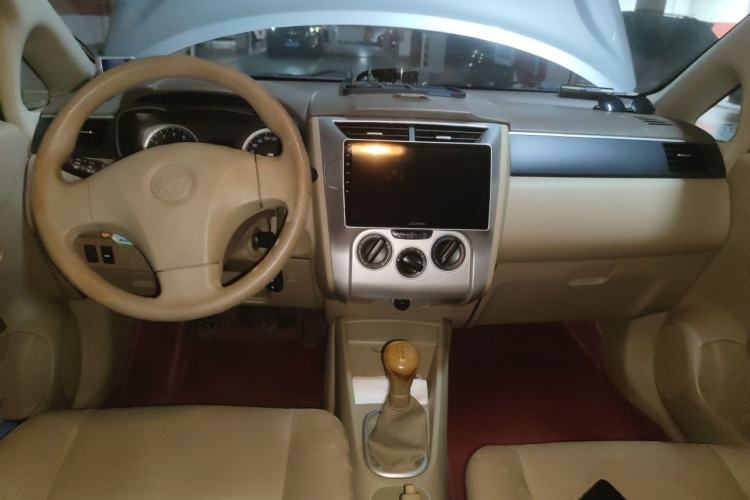 Used Venucia D50 2012 1.6L Manual Luxury Edition Center Console
