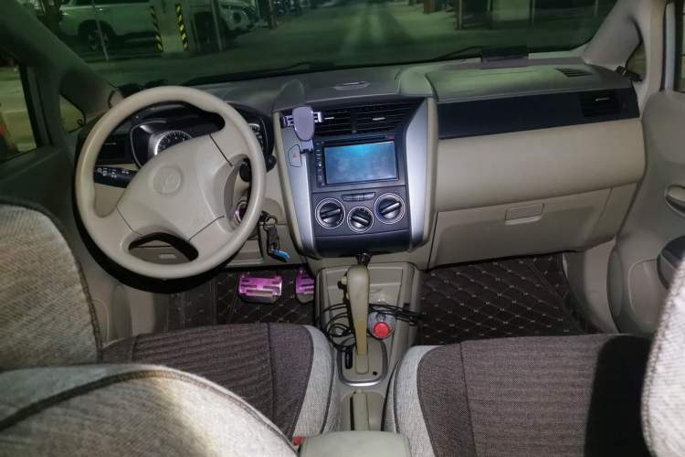 Used Venucia D50 2012 1.6L Automatic Prestige Edition Center Console