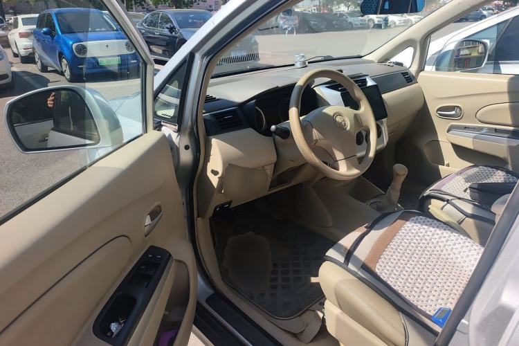 Used Venucia D50 2012 1.6L Manual Luxury Edition Driver Seat