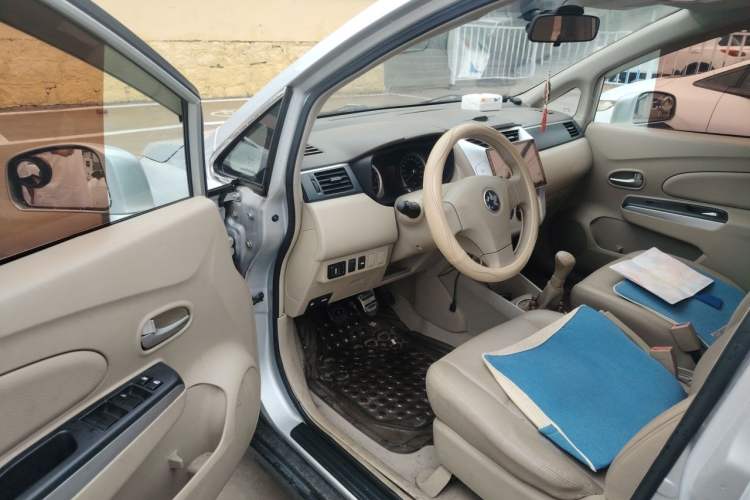 Used Venucia D50 2012 1.6L Manual Luxury Edition Driver Seat
