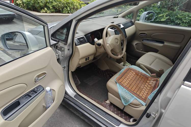 Used Venucia D50 2012 1.6L Automatic Prestige Edition Driver Seat