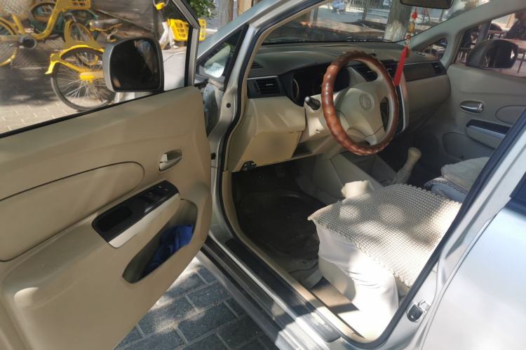 Used Venucia D50 2012 1.6L Manual Luxury Edition Driver Seat