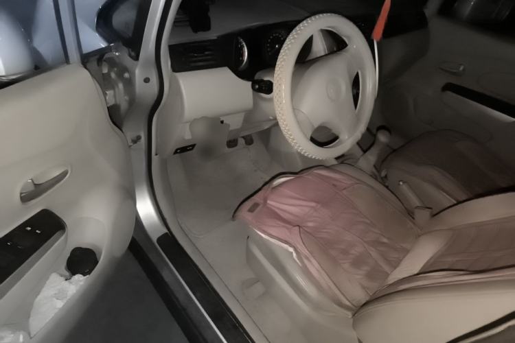 Used Venucia D50 2012 1.6L Manual Luxury Edition Driver Seat