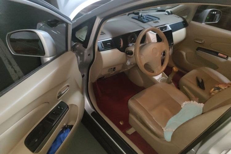 Used Venucia D50 2012 1.6L Manual Luxury Edition Driver Seat