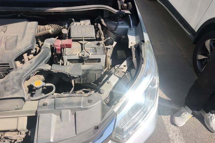Used Venucia D50 2012 1.6L Manual Luxury Edition Engine Bay Left