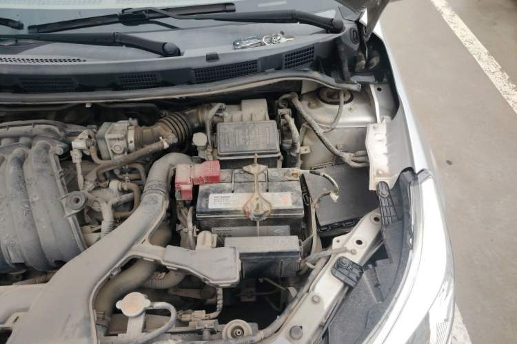 Used Venucia D50 2012 1.6L Manual Luxury Edition Engine Bay Left