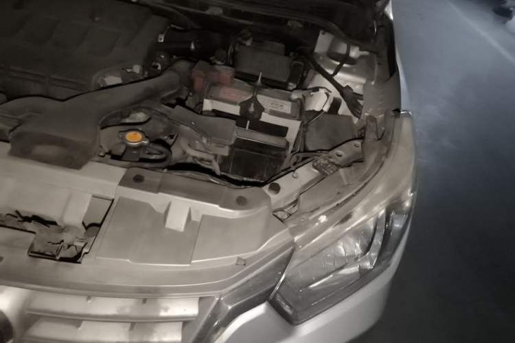 Used Venucia D50 2012 1.6L Manual Luxury Edition Engine Bay Left
