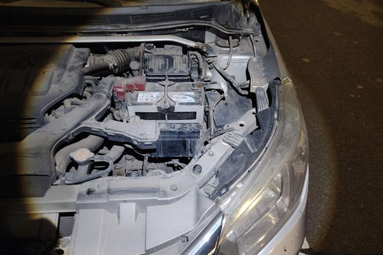 Used Venucia D50 2012 1.6L Manual Luxury Edition Engine Bay Left