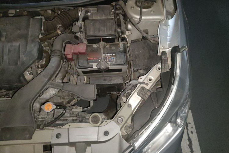 Used Venucia D50 2012 1.6L Manual Luxury Edition Engine Bay Left