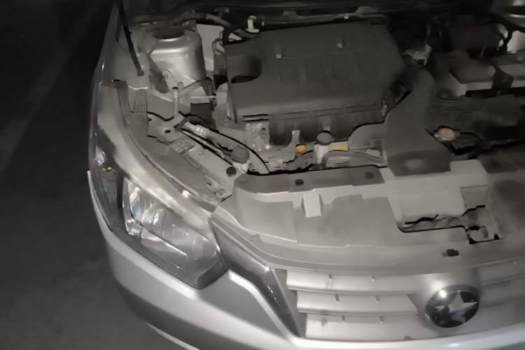 Used Venucia D50 2012 1.6L Manual Luxury Edition Engine Bay Right