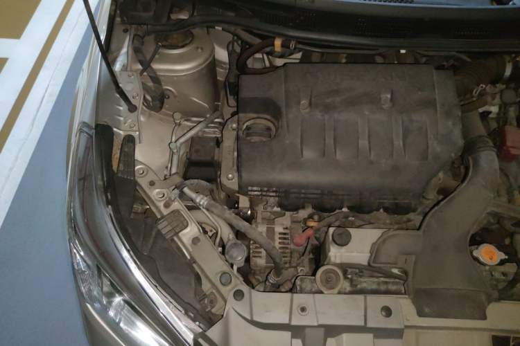Used Venucia D50 2012 1.6L Manual Luxury Edition Engine Bay Right