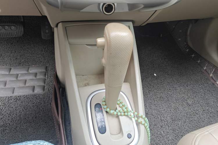 Used Venucia D50 2012 1.6L Automatic Prestige Edition Gear Lever