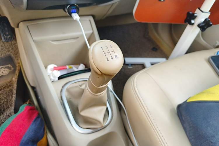 Used Venucia D50 2012 1.6L Manual Comfort Edition Gear Lever