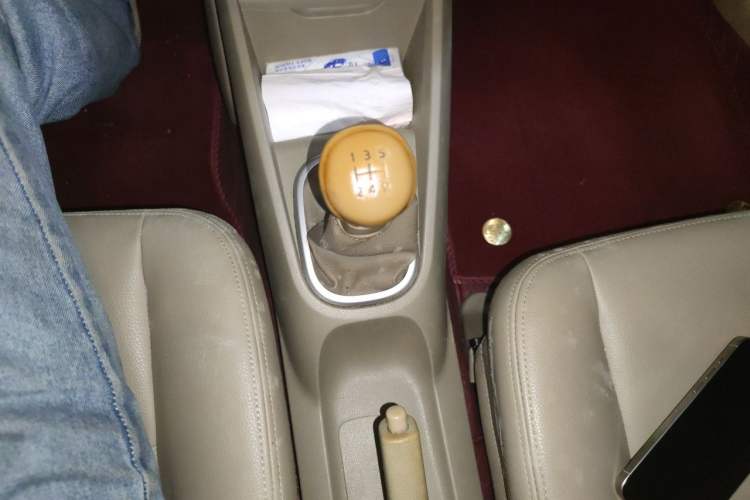 Used Venucia D50 2012 1.6L Manual Luxury Edition Gear Lever