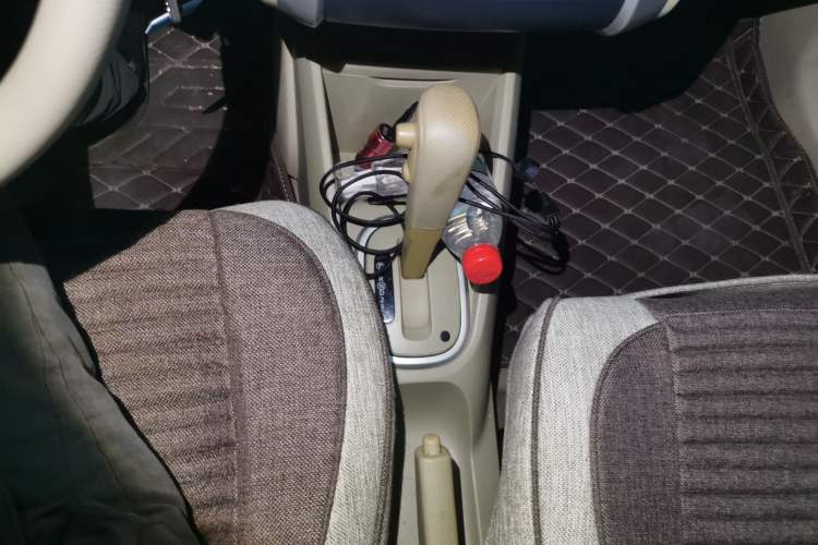 Used Venucia D50 2012 1.6L Automatic Prestige Edition Gear Lever