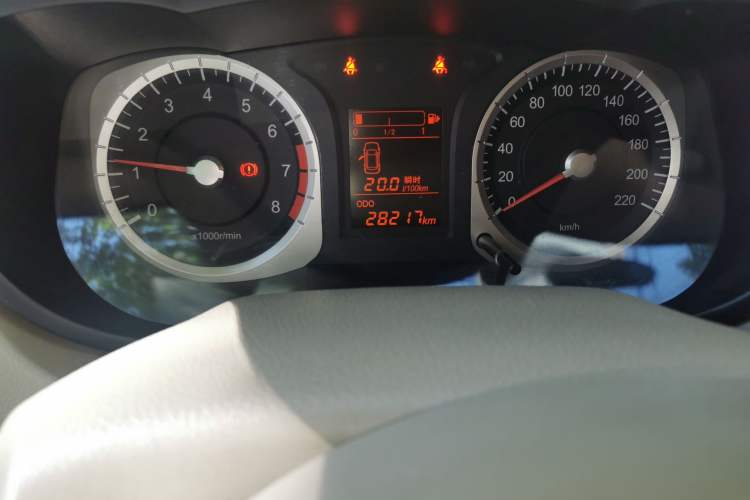 Used Venucia D50 2012 1.6L Manual Luxury Edition Odometer Close Up